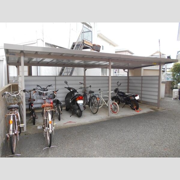 現地周辺 (駐輪場)