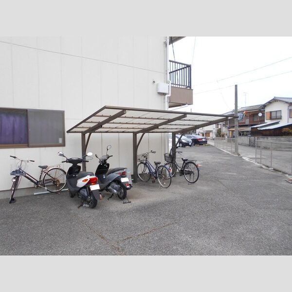 現地周辺 (駐輪場)