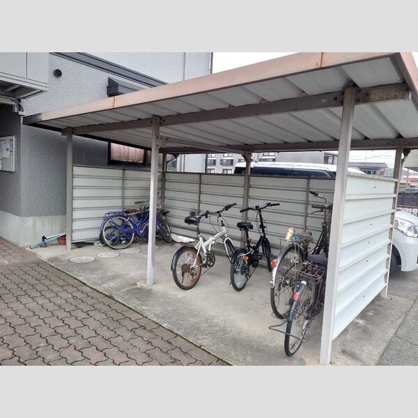 現地周辺 (駐輪場)