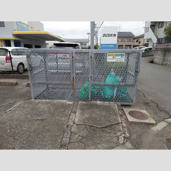 現地周辺 (ゴミ置場)