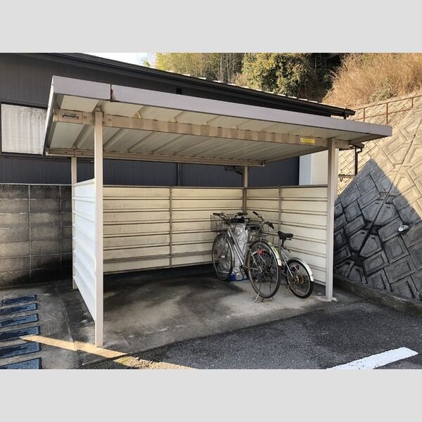 現地周辺 (駐輪場)