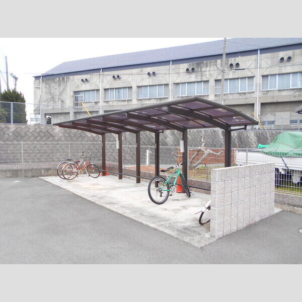 現地周辺 (駐輪場)