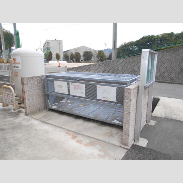 現地周辺 (ゴミストッカー)