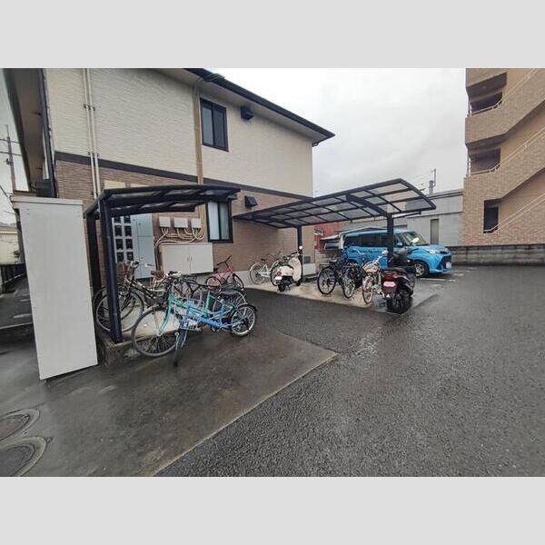 現地周辺 (駐輪場)