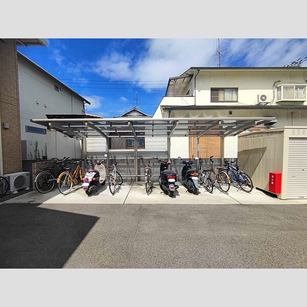 現地周辺 (駐輪場)