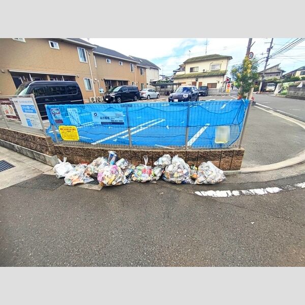 現地周辺 (ゴミ置場)