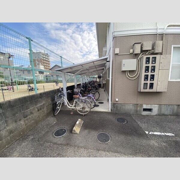 現地周辺 (駐輪場)