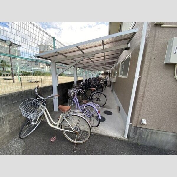 現地周辺 (駐輪場)