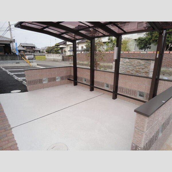 現地周辺 (駐輪場)