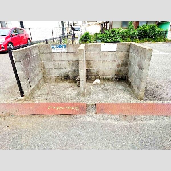 現地周辺 (ゴミ置き場)