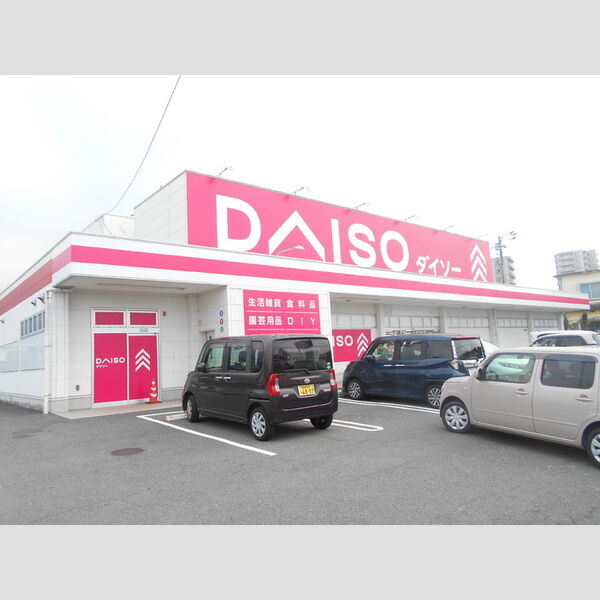 現地周辺 (ダイソー新居浜中萩店　1070m)