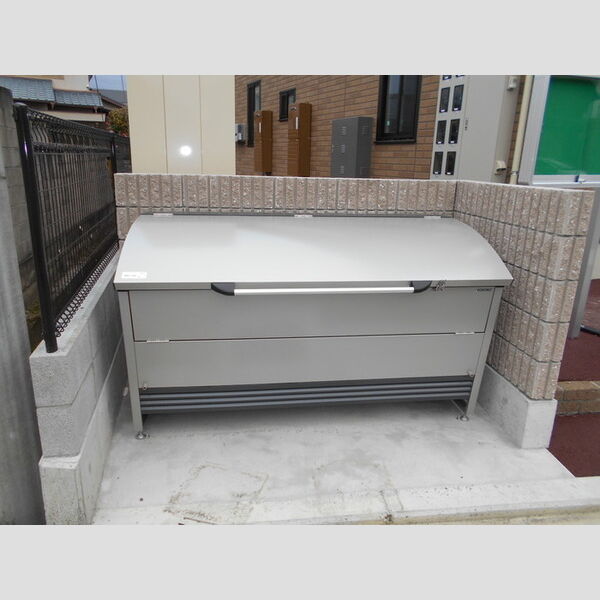 駐車場 (ゴミ置き場)