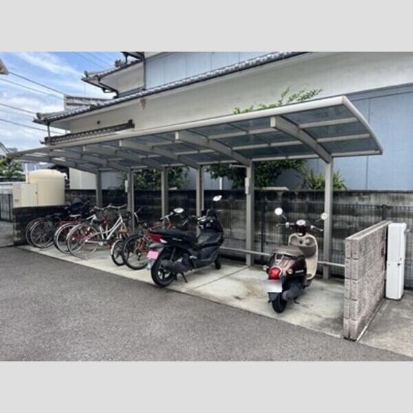 現地周辺 (駐輪場)