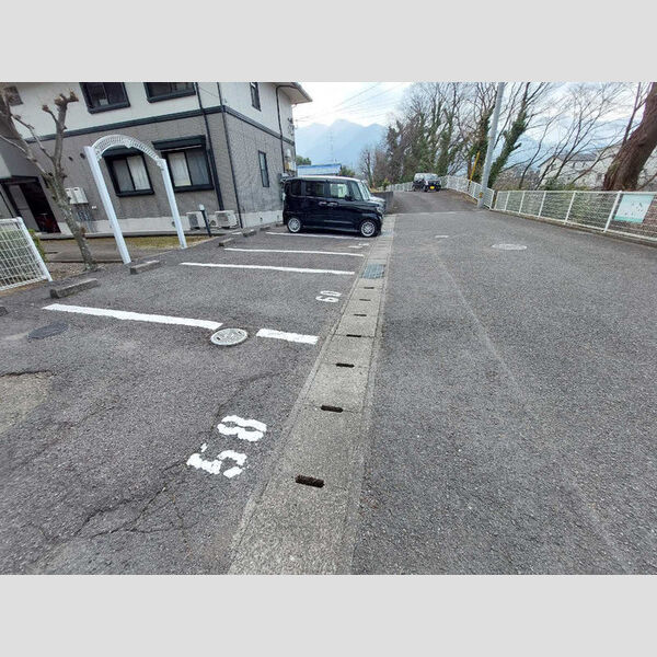 駐車場 (駐車場)