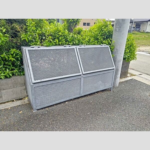 現地周辺 (ゴミ庫)