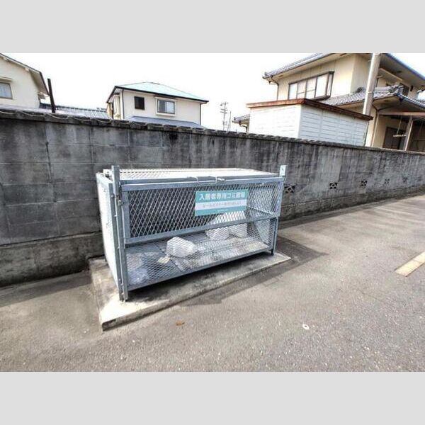 現地周辺 (ゴミ置き場)