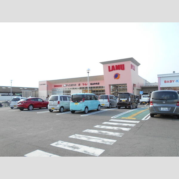 駐車場 (ラ・ムー松山中央店(550m))