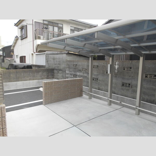 現地周辺 (駐輪場)