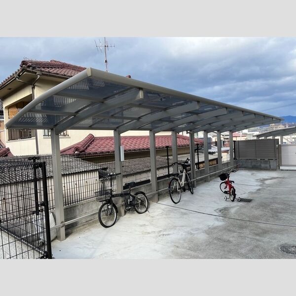 現地周辺 (駐輪場)