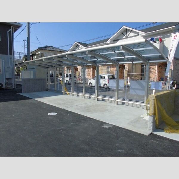 現地周辺 (駐輪場)