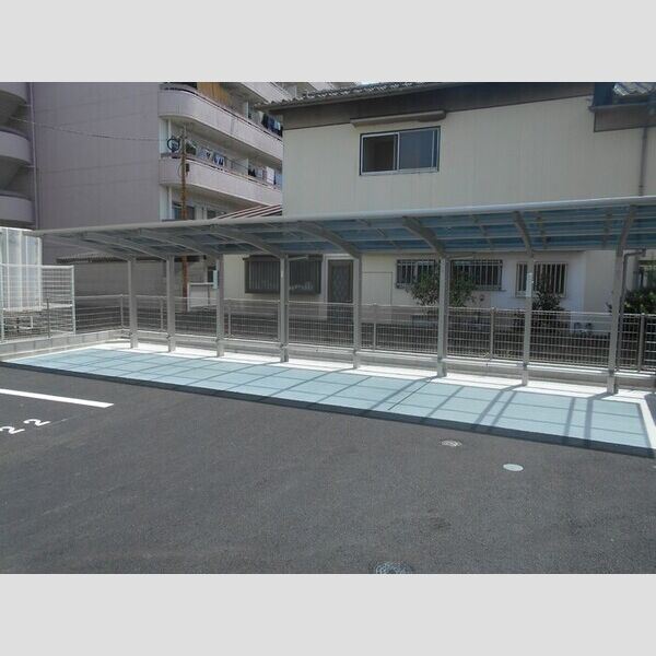 現地周辺 (駐輪場)