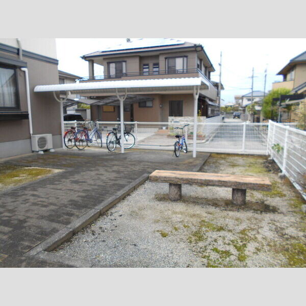 現地周辺 (駐輪場)