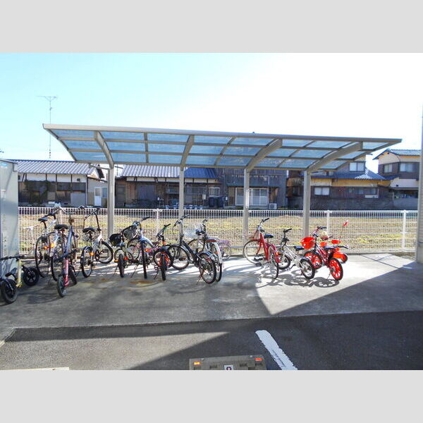 現地周辺 (駐輪場)