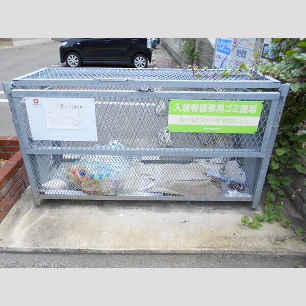 現地周辺 (ゴミ置き場)