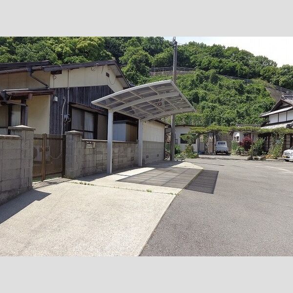 現地周辺 (駐輪場)
