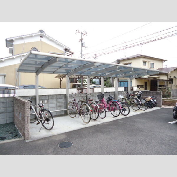 現地周辺 (駐輪場)