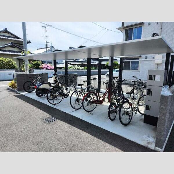 現地周辺 (駐輪場)