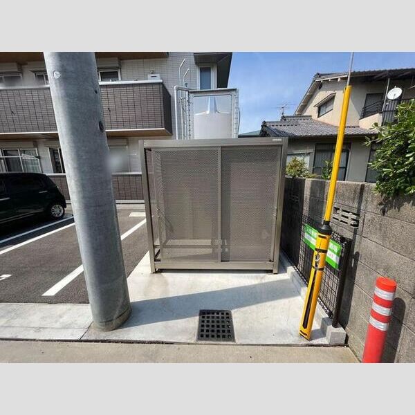現地周辺 (ゴミ置場)