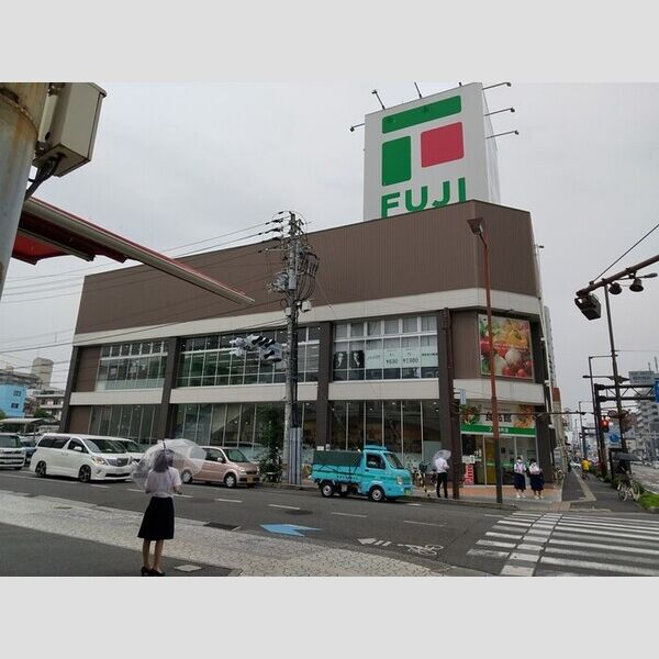 現地周辺 (フジ本町店)