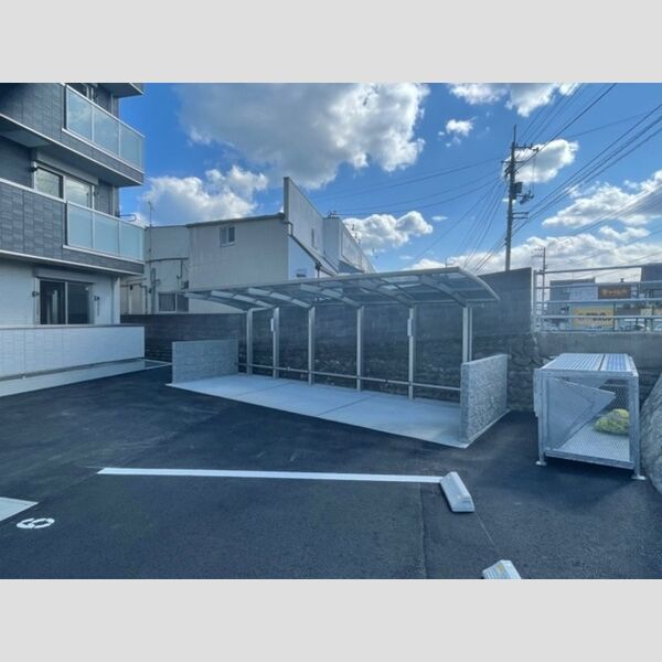 現地周辺 (駐輪場)