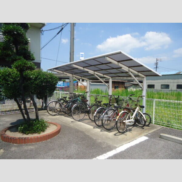 現地周辺 (駐輪場)