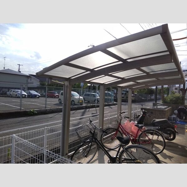 現地周辺 (駐輪場)