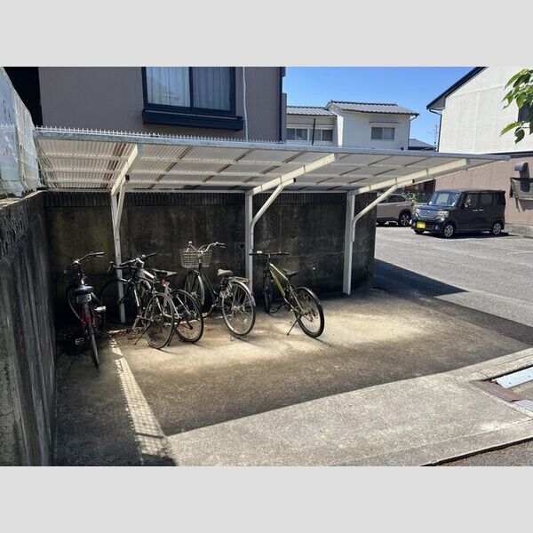 現地周辺 (駐輪場)
