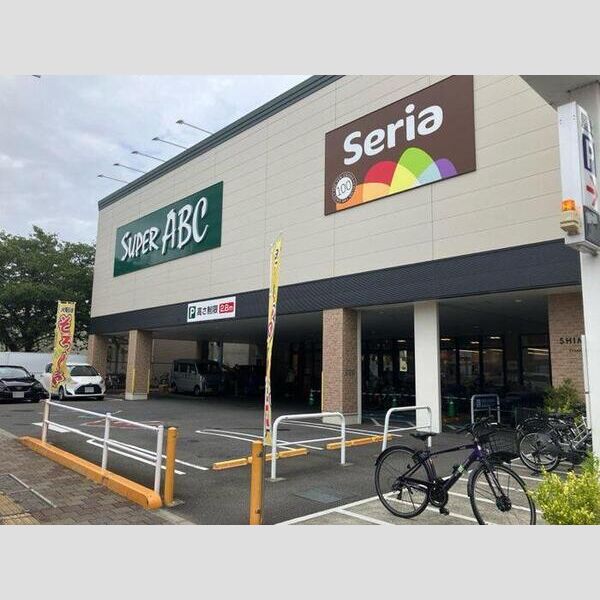 現地周辺 (SUPER　ABC上一万店　484m)