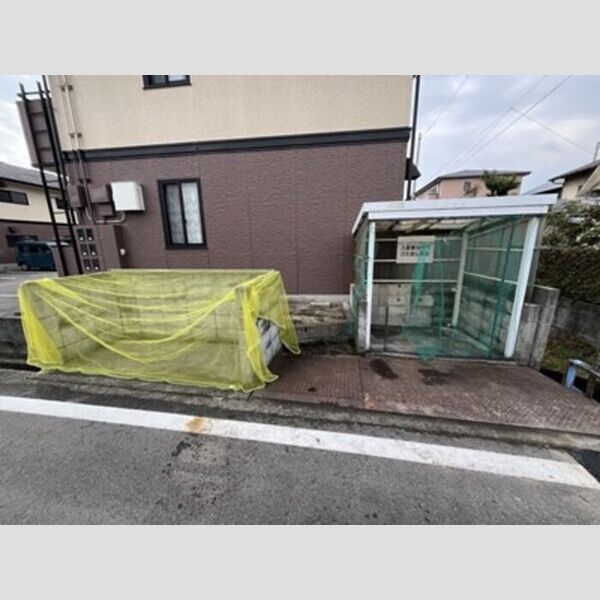 現地周辺 (ゴミ置場)