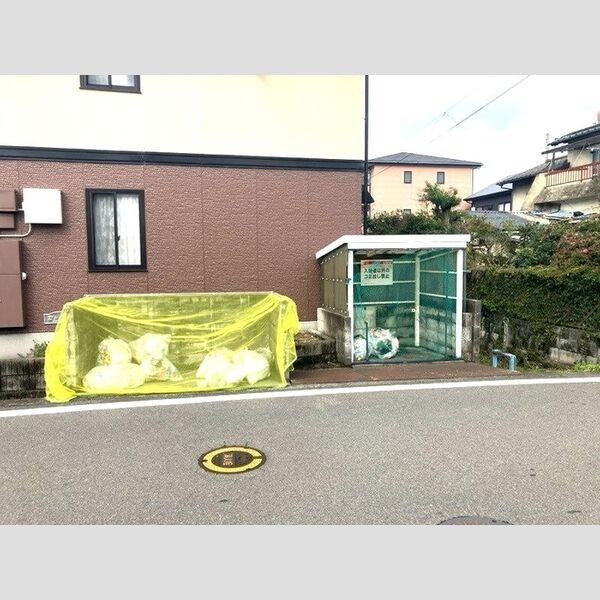 現地周辺 (ゴミ置場)