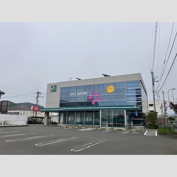 現地周辺 (伊予銀行久米支店(351m))
