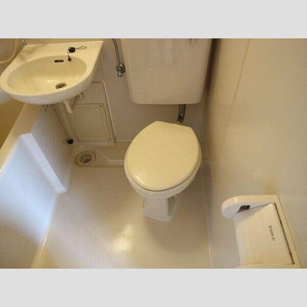 トイレ (トイレ)