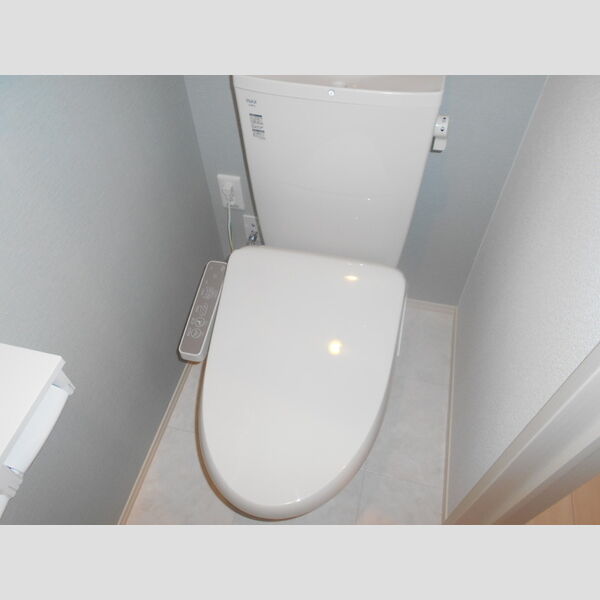 トイレ (温水洗浄暖房便座)