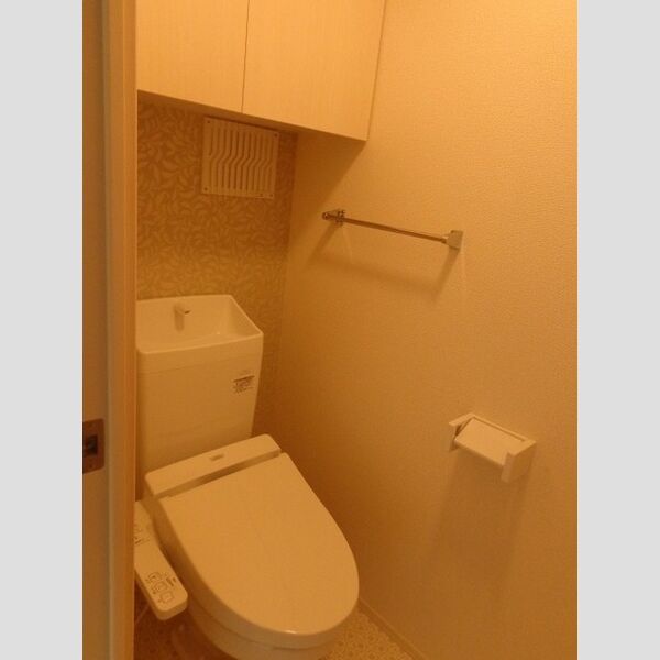 トイレ (トイレ(温水洗浄暖房便座・吊り戸))