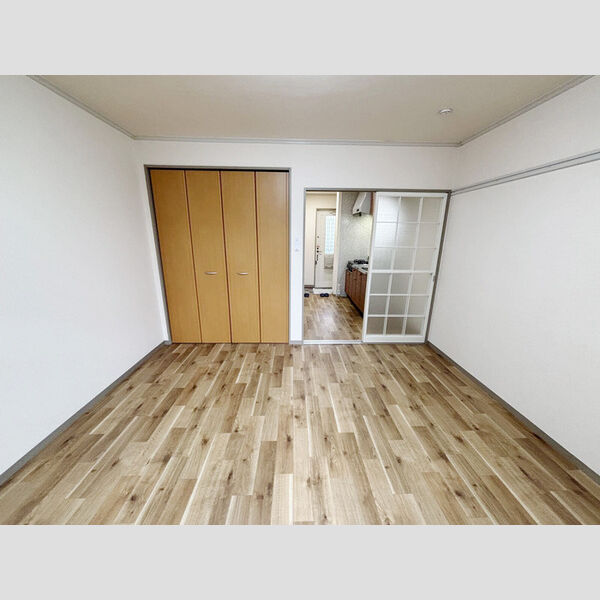 その他 (洋室8帖)