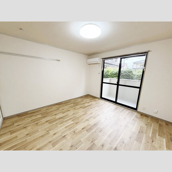 その他 (洋室8帖)