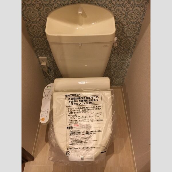 トイレ (トイレ)