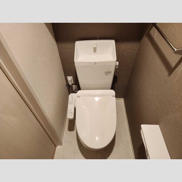トイレ (温水洗浄暖房便座)