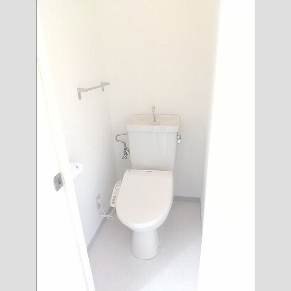 トイレ (トイレ)