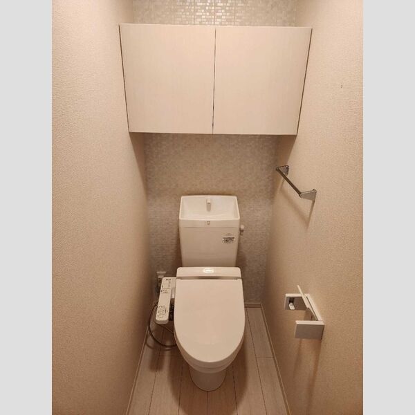 トイレ (温水洗浄暖房便座)